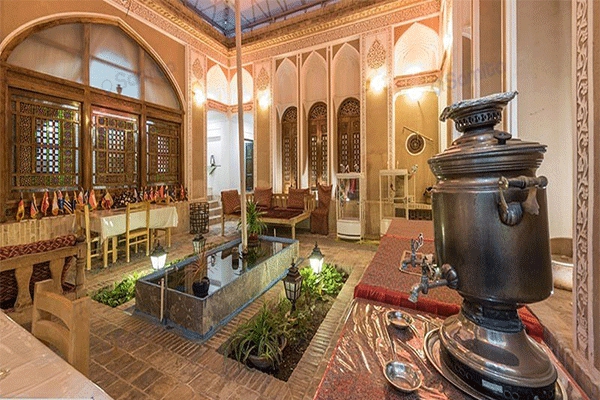 Leb-e Khandagh Historical Hotel