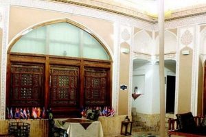 Leb-e Khandagh Historical Hotel