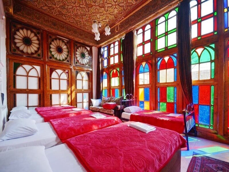 Taha Traditional Hostel in Shiraz